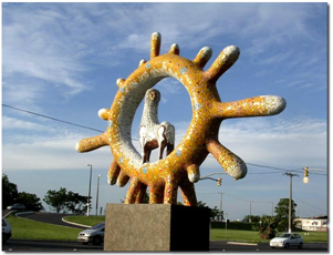 Gustavo Nakle<br /><em>Estrela Guia II</em>, 2002<br />Azulejos sobre concreto<br />Avenida Padre Cacique
